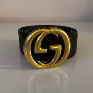 Authentic Gucci Mens belt. Black leather, gold hardware. Size 90/36.